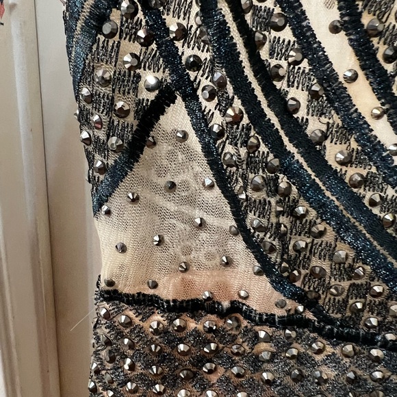 Dress - Picture 9 of 10